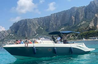 Palermo: Luxus-Bootstour mit Snacks und Schnorcheln