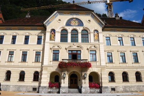 Urzekająca wycieczka piesza po Vaduz: Historia, architektura i widoki