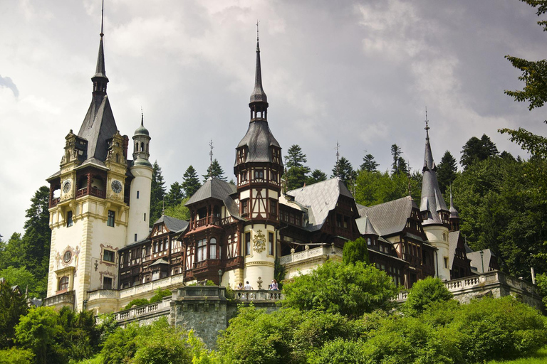 Visite à la journée de Bucarest à Peles, au château de Dracula et à la ville de BrașovExcursion à Bucarest : Château de Dracula, Château de Peleș et Brașov