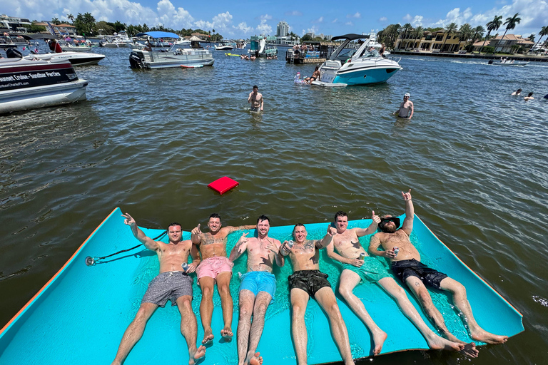 Fort Lauderdale: Private Party Boat Charter for Up to 22 2-Hour Private Charter for Up to 22