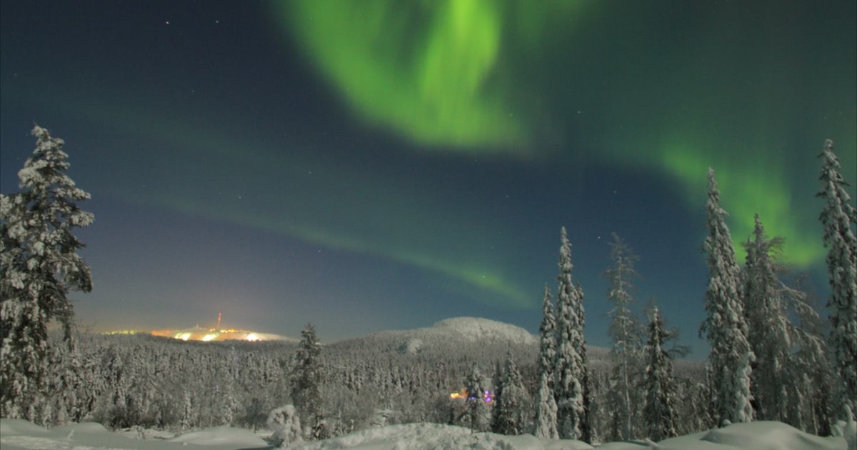 Ruka: Northern Light Hunt by Minivan | GetYourGuide