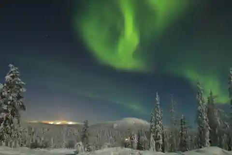 Ruka: Northern Light Hunt by Minivan