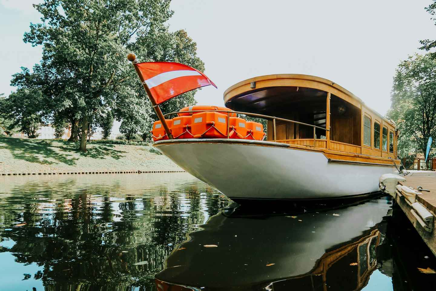 Riga: Private Boat Tour with Snacks and Drinks