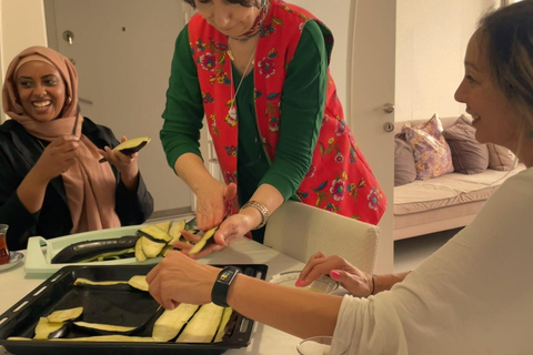 Izmir: Autentisk turkisk matlagningskurs med lokalbefolkningenIzmir: Autentisk turkisk matlagningslektion med lokalbefolkningen