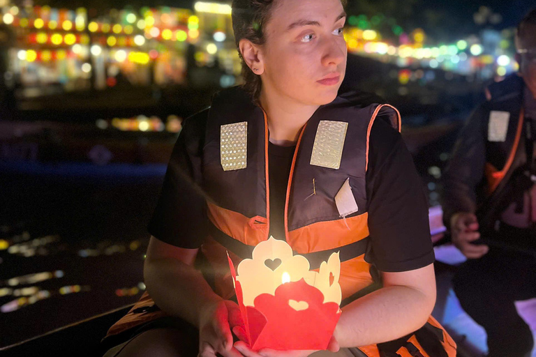 Hoi An: Guided Evening Food Tour w/ Lantern and River Boat