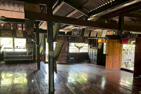 Damnoen Saduak & Maeklong Railway Market Tour