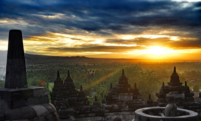 Yogyakarta: Borobudur Climb Top & Prambanan, Ticket Include