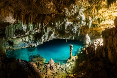 Labuan Bajo: Rangko Cave, Wae Cicu Beach & Sunset Tour