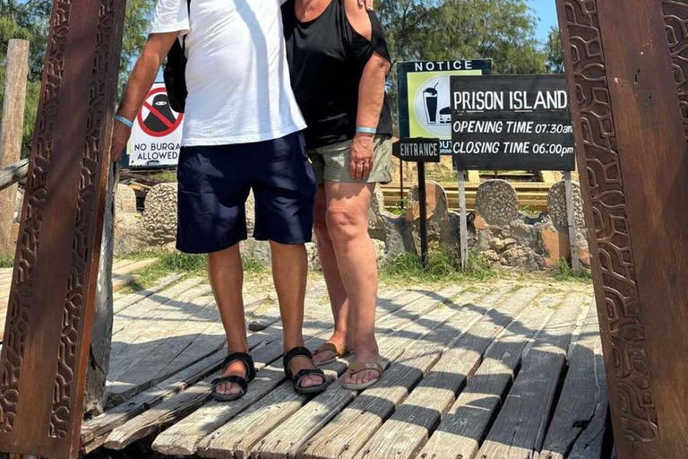ZANZÍBAR: isla de la Prisión, natación en cuevas y Laguna Azul