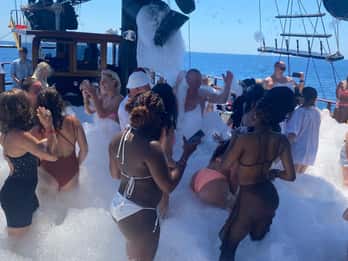Alanya: Pirate Ship Cruise with Food and Swimming Stops