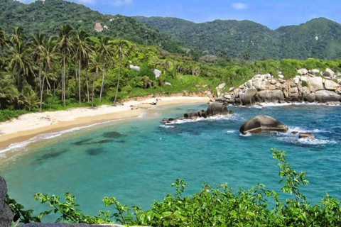 Trekking Tayrona complet x 2 jours : jungle, plages et culture indigèneTrekking complet Tayrona x 2 jours : jungle, plages et culture indigène