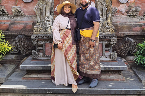 乌布猴林、梯田、秋千、寺庙和瀑布乌布猴林、水稻梯田、秋千、寺庙和瀑布