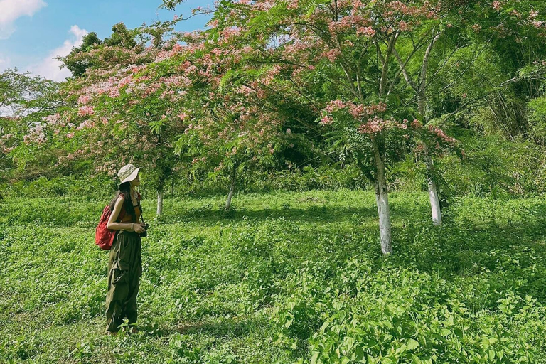 Excursión privada de 2 días al Parque Nacional de Cat Tien con guía femeninaComida y hotel excluidos