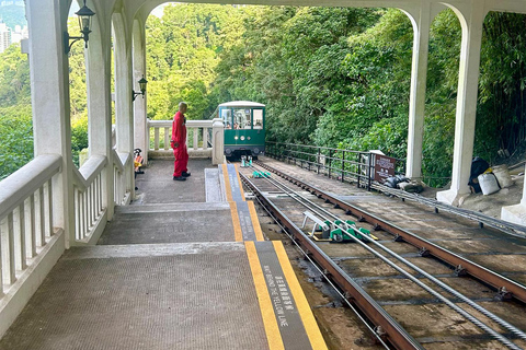 Hong Kong: 360 Panorama Sunset Hike to the Peak with Local Hong Kong: 360° Panorama Sunset Hike to the Peak with Local