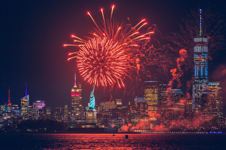 NUEVA YORK: Cena Crucero de Nochevieja con Música y Barra Libre