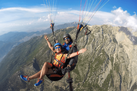 Medellín: Tandem Paragliding Flight with Photos & Videos Medellín: 30-minute Paragliding Flight with Photos & Videos