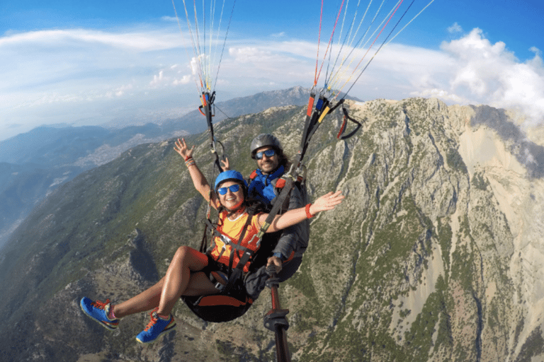 Medellín: Tandem Paragliding Flight with Photos & Videos Medellín: 30-minute Paragliding Flight with Photos & Videos