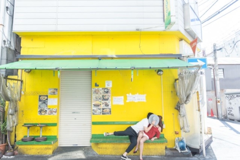 Sesión fotográfica privada para parejas en un lugar emblemático de Osaka2 lugares (Dotonbori y Shinsekai)