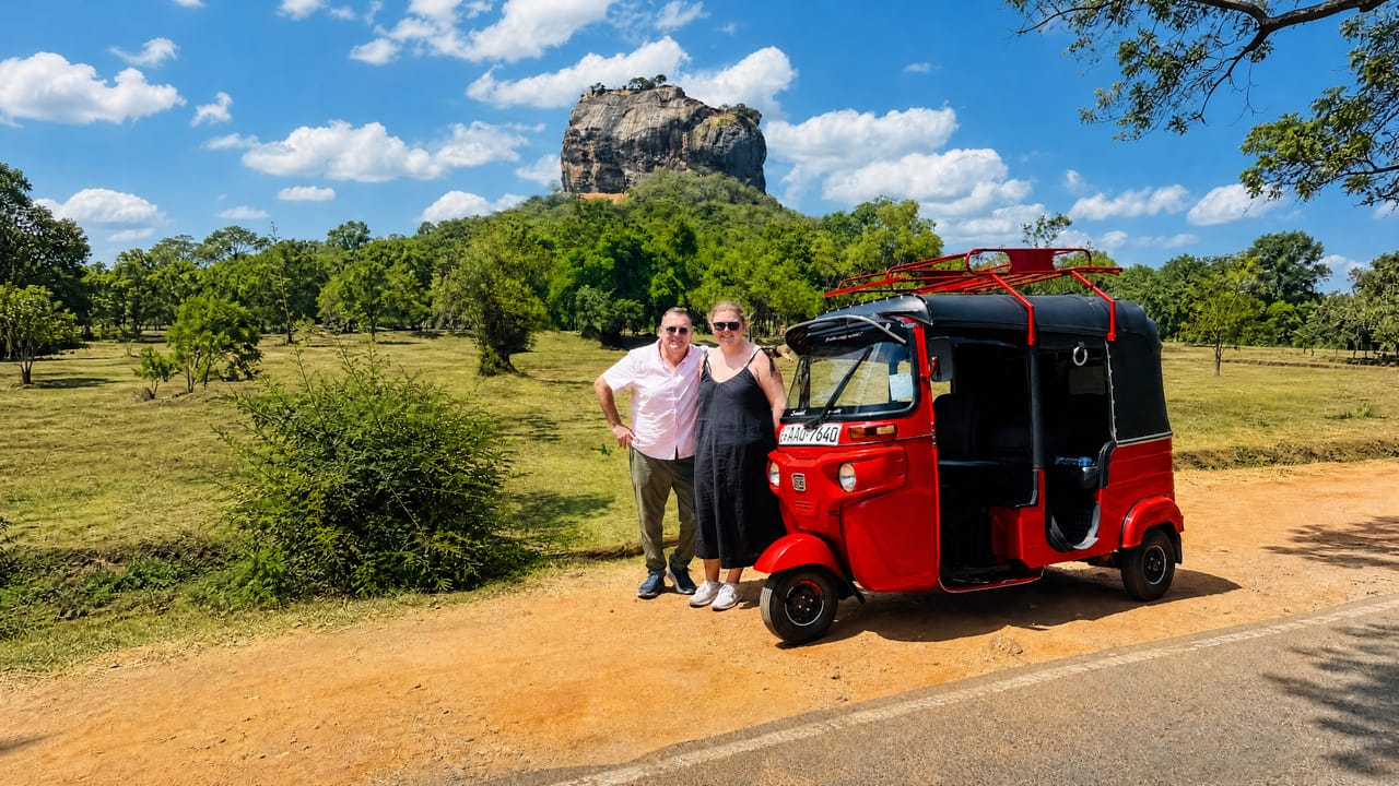 Sigiriya & Dambulla Felswanderung mit Tuk-Tuk-Safari im Dorf
