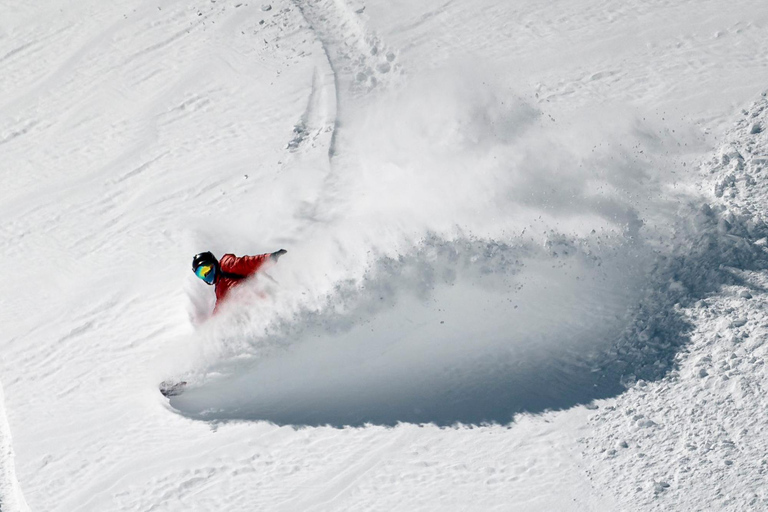 Ski à El Colorado : billet, cours, transport, option vêtementsLieu de rendez-vous : Plaza de Armas + équipement pour la neige