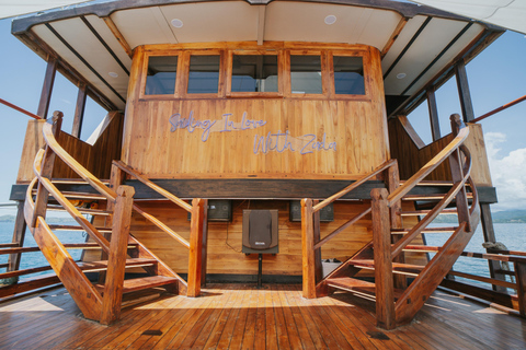 Labuan Bajo: 3-Day Komodo Sailing Luxury Boat with All Fees Deluxe Boat - Private Standar Room (2pax/room)