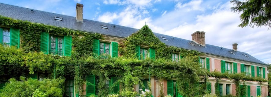 From Paris:Visit of Monet's house and its gardens in Giverny