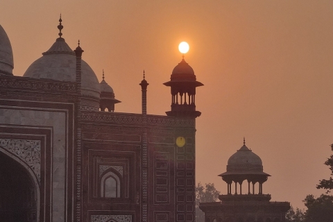 Agra: Sonnenaufgang Taj Mahal Tour mit Taj Mahal VollmondlichtAlle Eintrittsgelder Bequemer Transport & Guide.