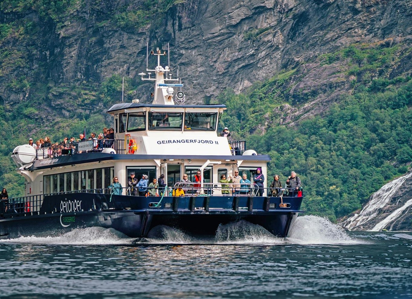 Geiranger: Sightseeing-bådtur til fjorden og vandfaldene