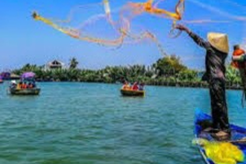 Passeio de barco em Ba Tran Basket e refeições vietnamitas