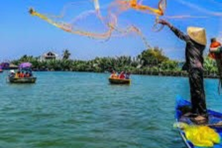 Passeio de barco em Ba Tran Basket e refeições vietnamitas