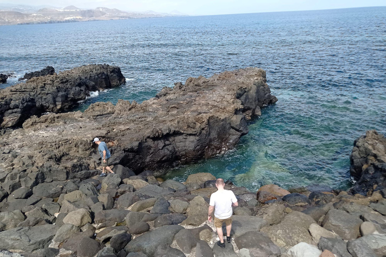 Las Palmas Exploring: Walking Guided City Adventure Las Palmas: Walking Guided Exploring Tour Adventure 1.5h