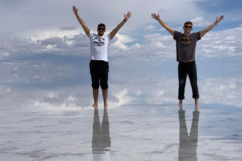 UYUNI SALT FLAT: EXPLORE IT ON A FULL-DAY TOUR + SUNSET PRIVATE GROUP: UYUNI SALT FLAT EXPLORE IT ON A FULL-DAY TOUR