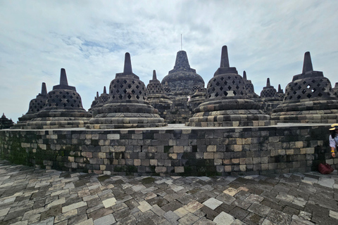 Yogyakarta; Alba/ Salita al Borobudur e Tempio di PrambananAlba a Borobudur, salita in cima e tour del tempio di Prambanan