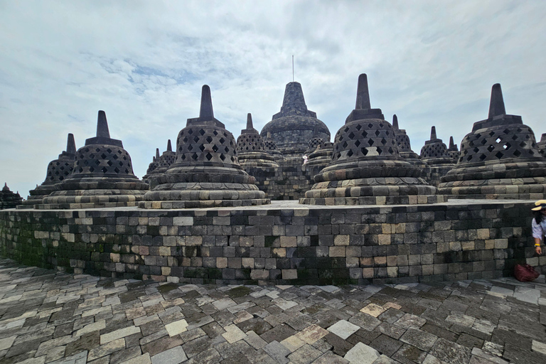 Yogyakarta; Alba/ Salita al Borobudur e Tempio di PrambananAlba a Borobudur, salita in cima e tour del tempio di Prambanan