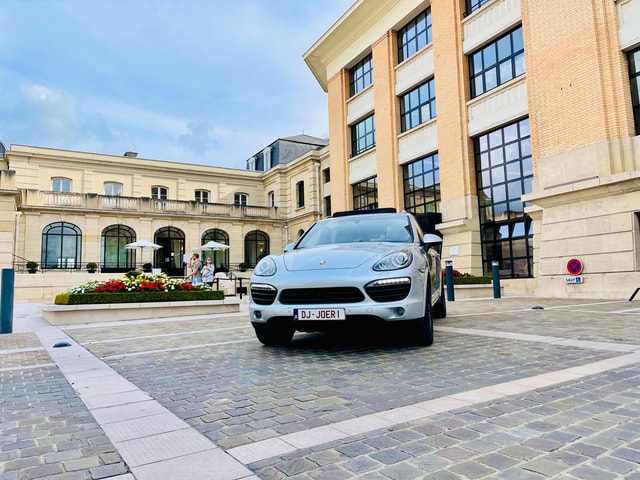 Experience the Porsche Cayenne 450 HP as passenger