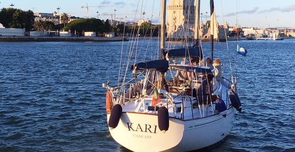 Lisbon: Private Tagus River Cruise with Drinks
