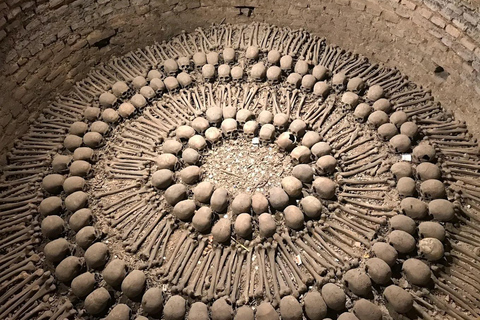 Lima: Half-day City Tour Government Palace, Catacombs, and Huaca Pucllana