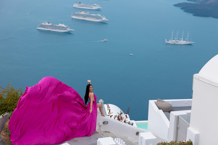 Santorin : Photoshoot de la robe volantePhotoshoot Flying Dress Santorini