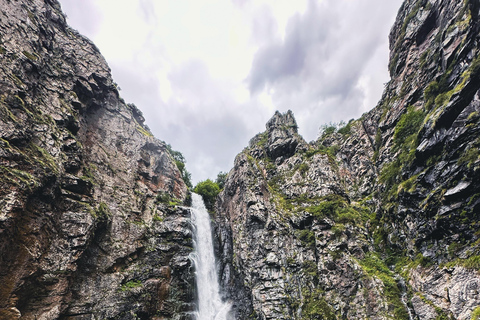 Kazbegi: Gveleti Waterfalls Private Tour with 4x4