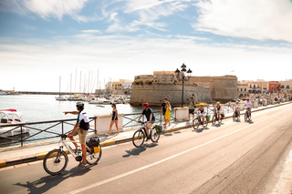 Lecce : balade en vélo électrique jusqu'à Gallipoli, dégustation à la ferme, baignade et retour en taxi