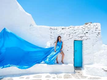 Photoshooting d'une robe volante à Mykonos