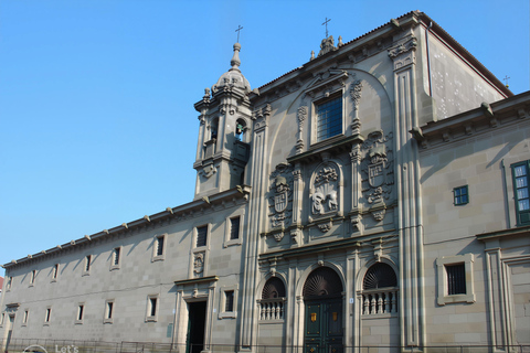 Natale a Santiago de Compostela: un viaggio tra luci e pietraNatale a Santiago: un tour tra luci e pietra