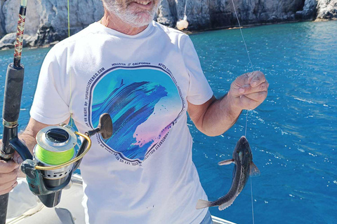 Rhodos: 4 uur durende privéboottocht met visuitrustingRhodes: Privéboottocht van 4 uur om te vissen, inclusief uitrusting