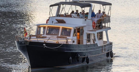 Seville Flamenco life music Yacht Cruise, Tapas and Drinks