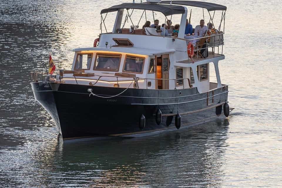 Flamenco Yacht Cruise with Tapas