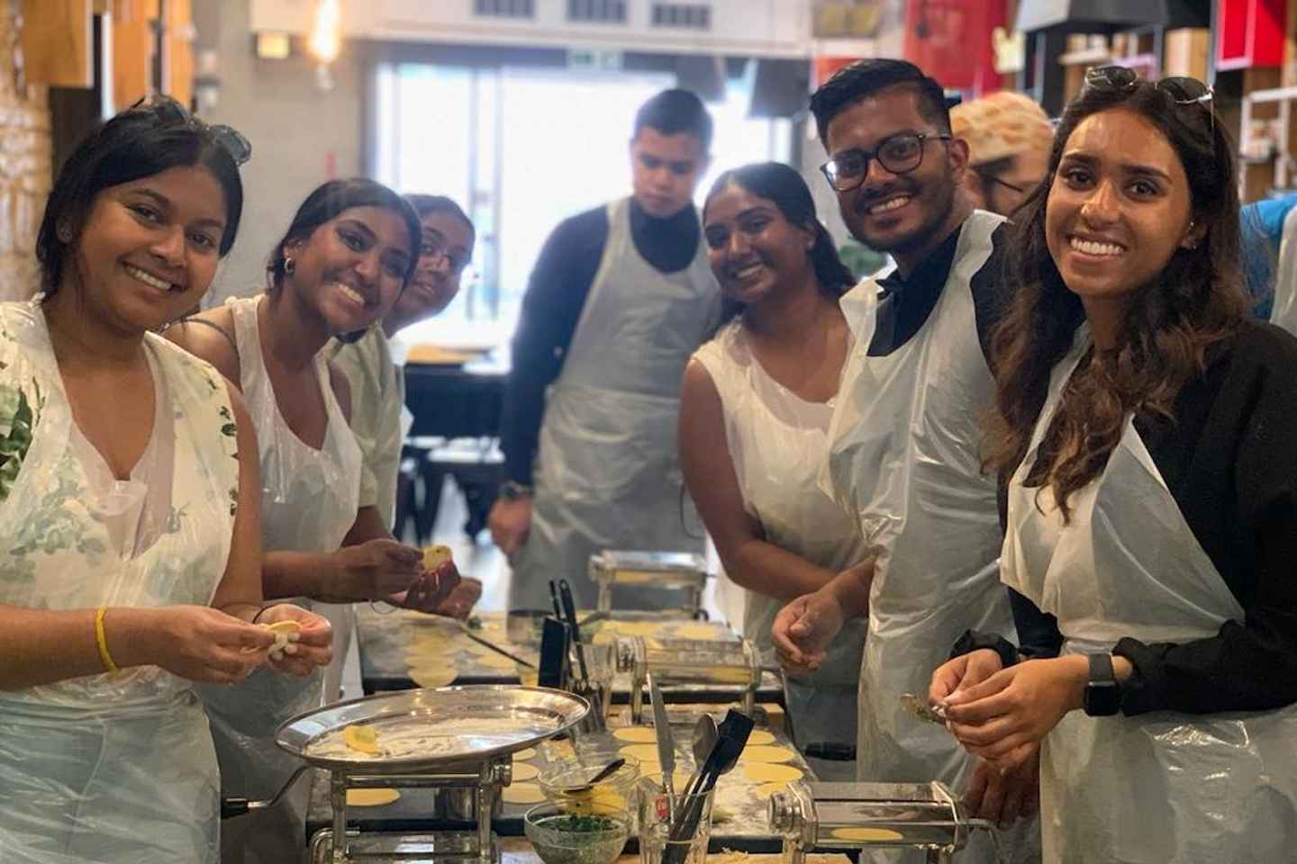 Cours de cuisine romaine avec vin à Rome