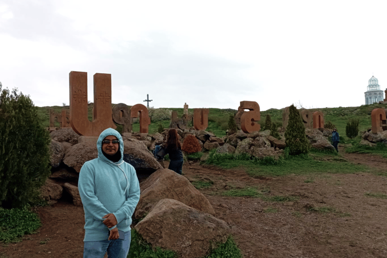 Hovhannavank e Saghmosavank, monumento do alfabeto, AmberdTour particular sem guia de turismo