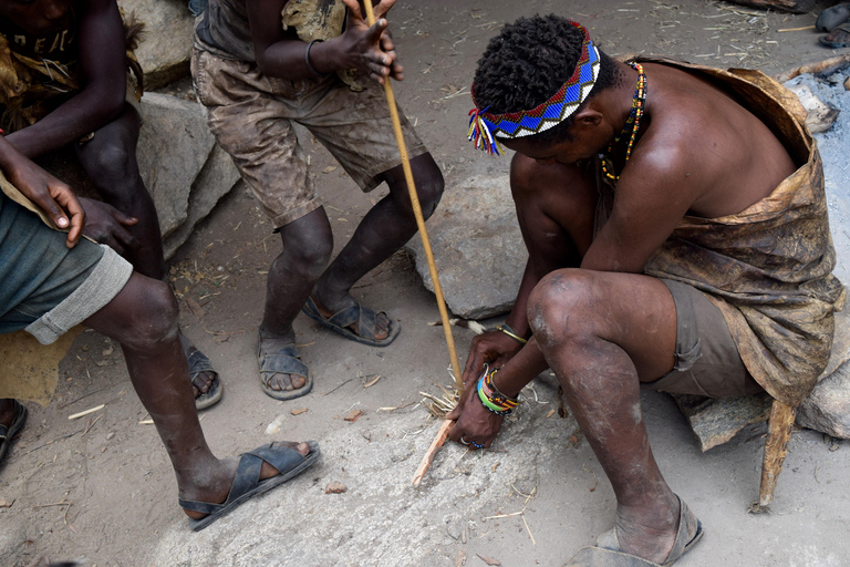 Au départ d'Arusha : circuit du lac Eyasi, des villages Datoga et HadzabeAu départ d'Arusha : visite du lac Eyasi, des villages Datoga et Hadzabe