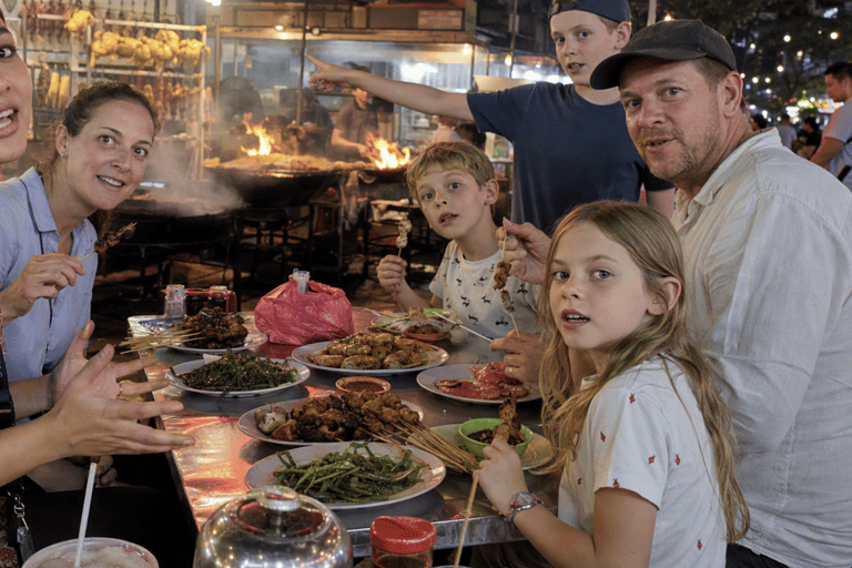 Malaysia Taste Food Tour at Jalan Alor Popular Spots