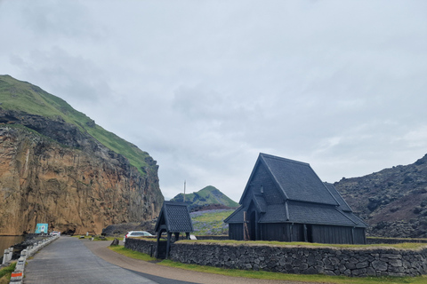 Westman Islands World´s Largest Puffin Colony & Volcano Tour